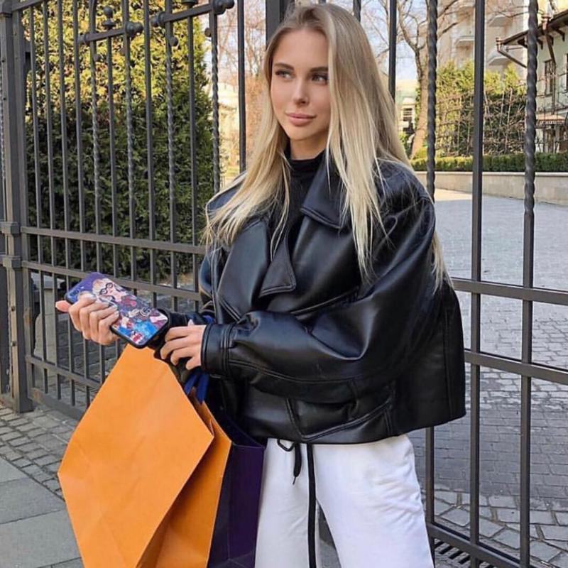Billie | Leather Bomber Jacket in Trendy Style