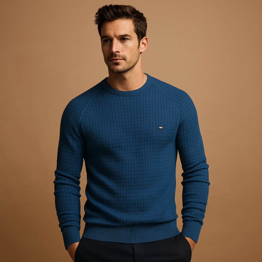Warm knitted sweater with round neck for men | Ruben
