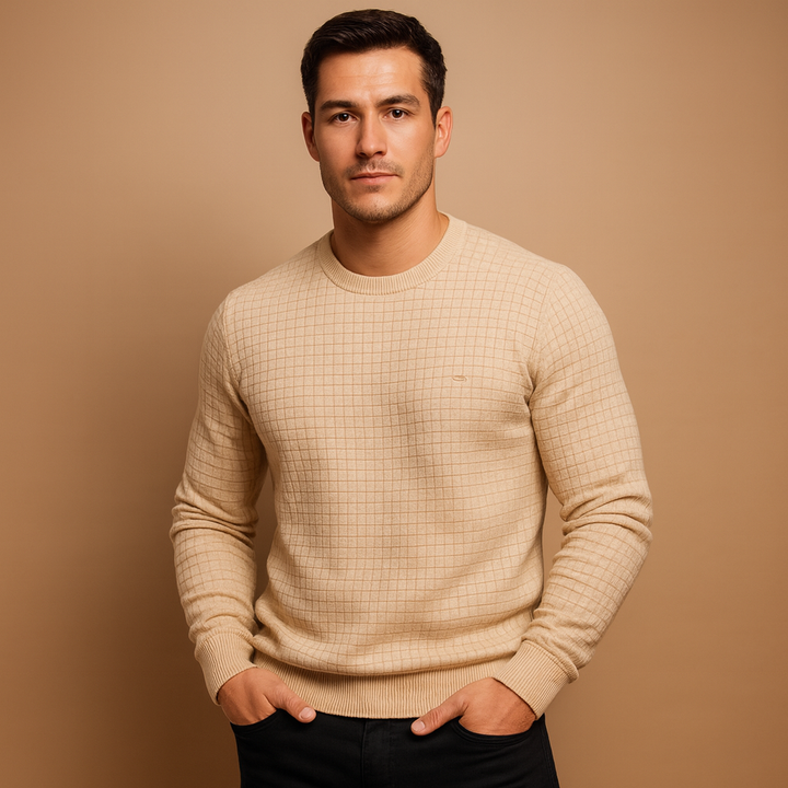 Warm knitted sweater with round neck for men | Ruben
